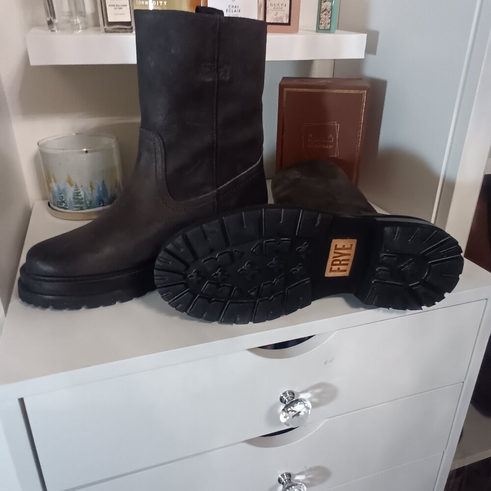 FRYE chocolate brown moto lug sole booties- new without tags - Picture 3 of 8